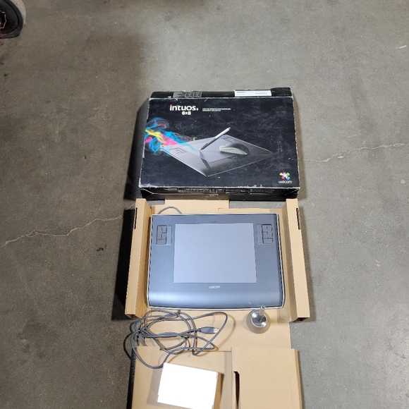 Wacom intuos3 9x12 Graphics Pen Tablet W/ Pen And Mouse - Picture 7 of 12